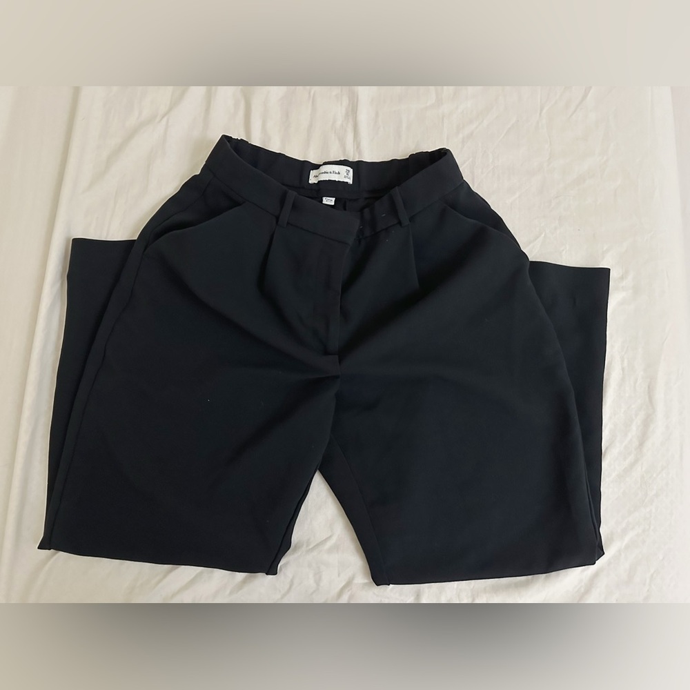 - a&f curve love tailored straight pant
size 29 short (5’0-5’3”)